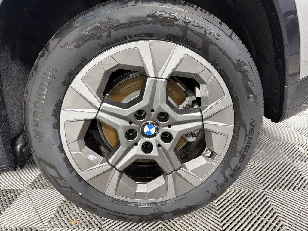 Used 2026 Space Silver Metallic BMW xDrive28i image 19