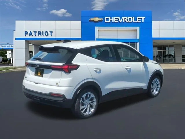 New 2027 Summit White Chevrolet LT image 10