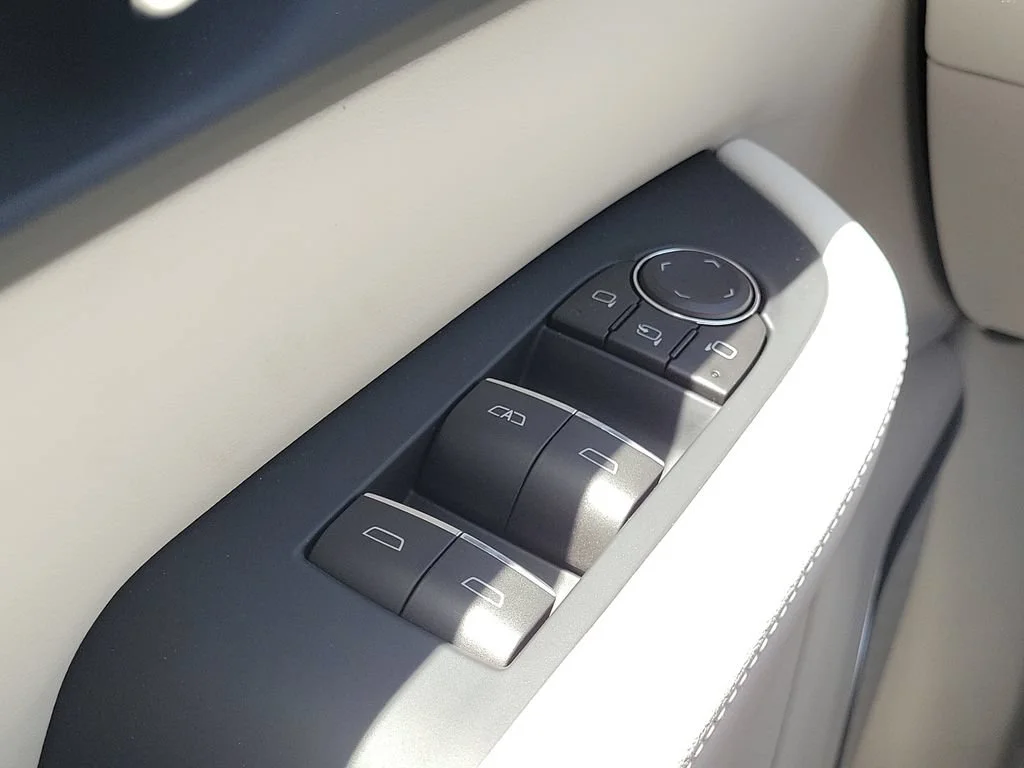 New 2026 Iridescent White Tricoat Buick Avenir image 20
