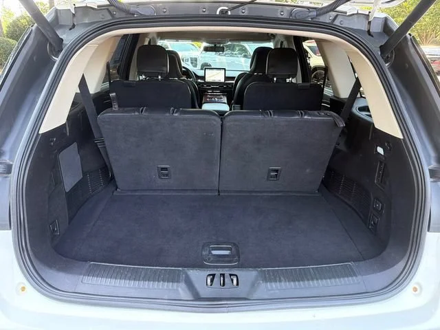Used 2021 White Lincoln Reserve image 18