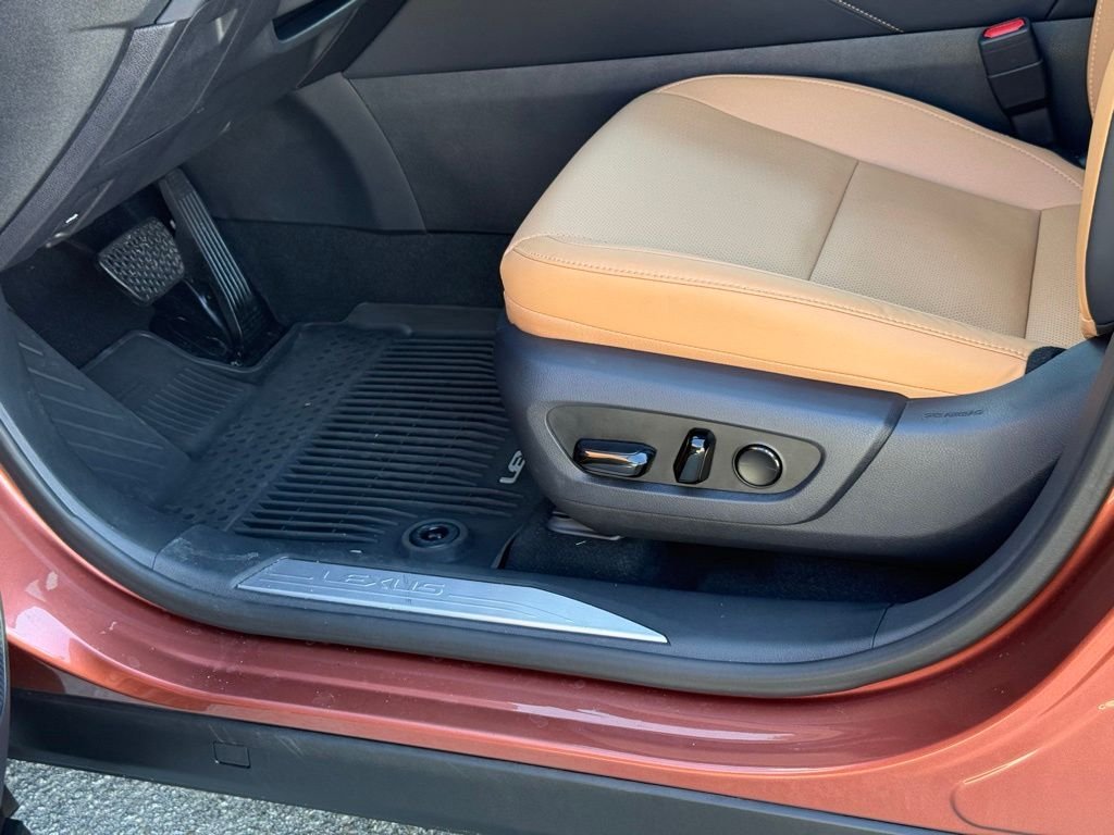 2025 Lexus RX 350 - Photo 22