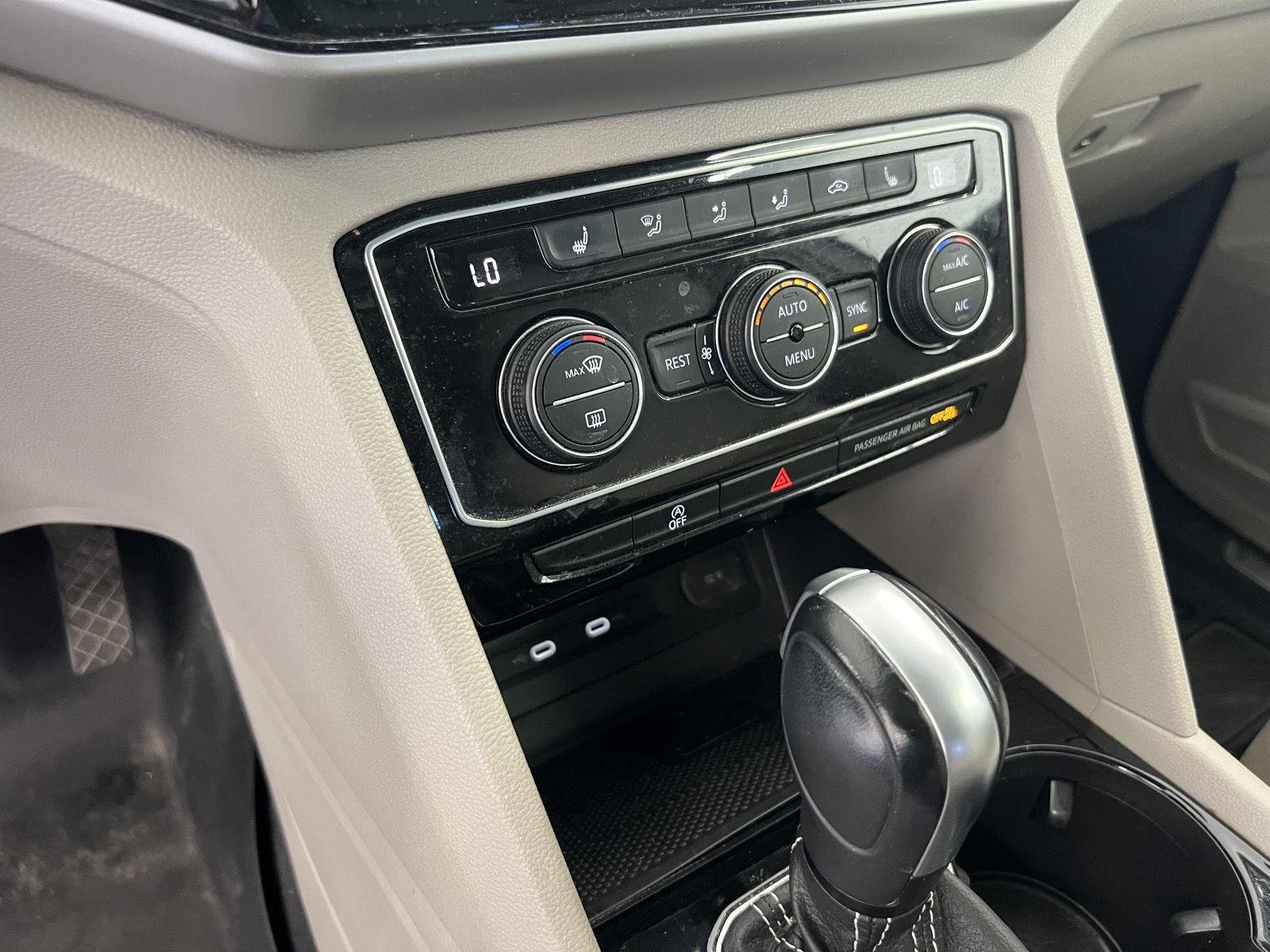 2023 Volkswagen Atlas SE w/Tech - Photo 17