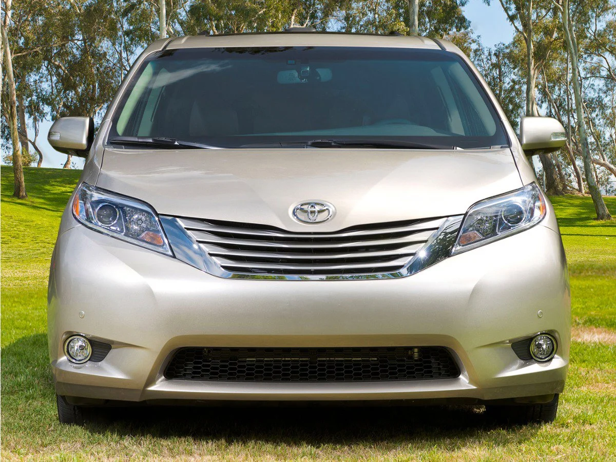2016 Toyota Sienna LE V6 7-Passenger Access Seat's photo