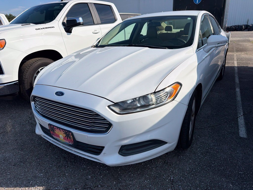 Used 2014 White Ford SE image 2