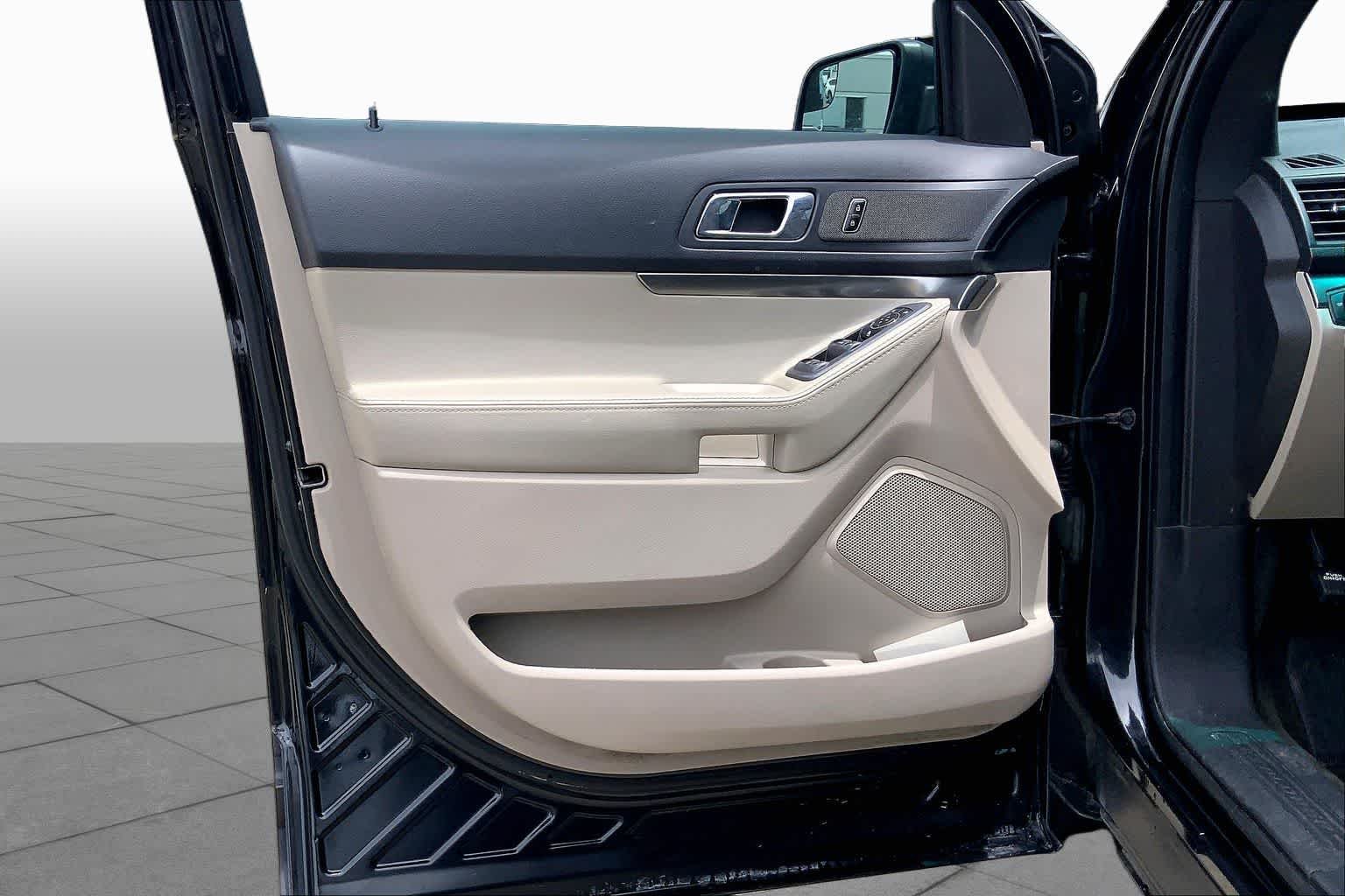Used 2014 Tuxedo Black Metallic Ford Base image 21