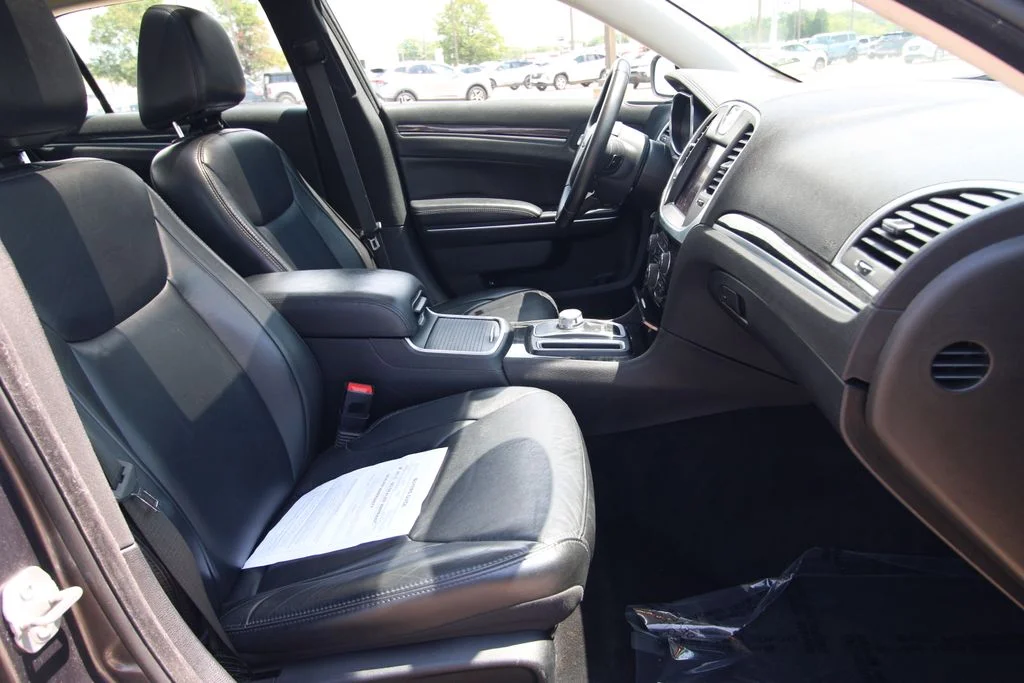 Used 2017 Gray Chrysler Limited image 8