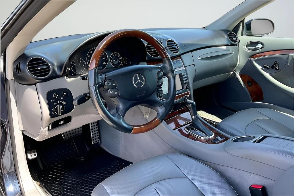 Used 2009 Blue Mercedes-Benz CLK 550 image 11