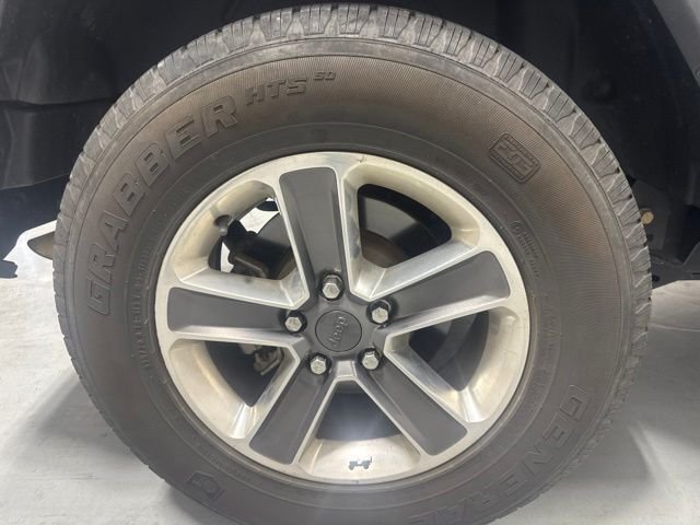 Used 2020 Black Jeep Unlimited Sahara image 6