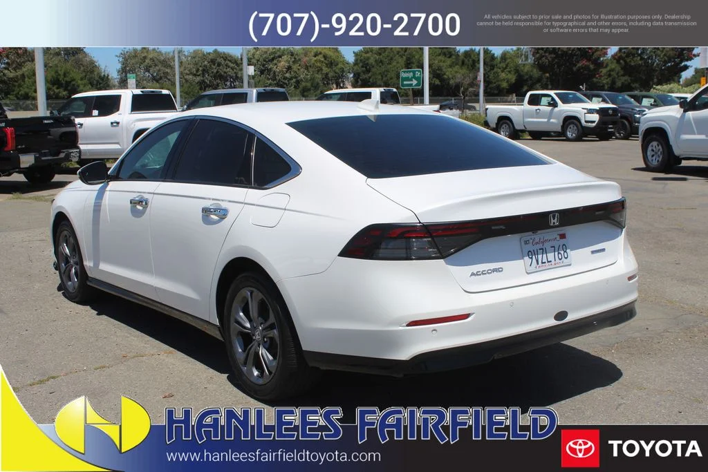 Used 2025 White Honda EX-L image 9