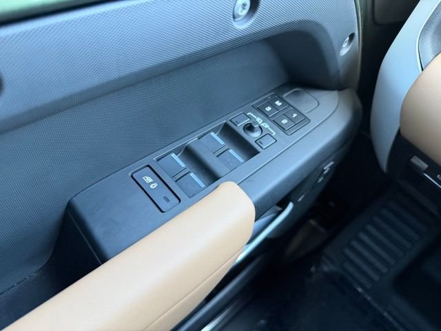 New 2026 Woolstone Green Land Rover X-Dynamic SE image 14