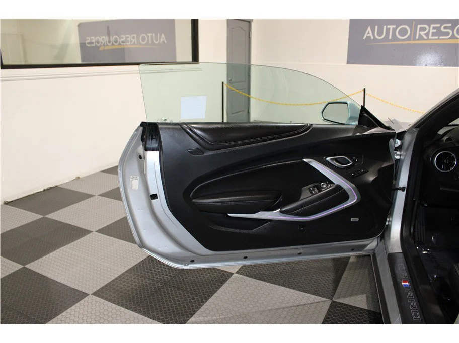 Used 2019 Silver Ice Metallic Chevrolet 2SS image 11