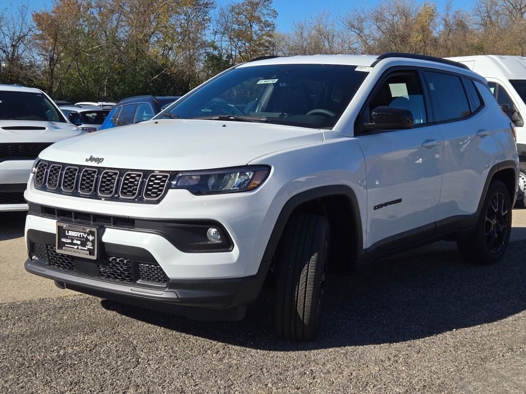 New 2026 Bright White Clearcoat Jeep Latitude image 5