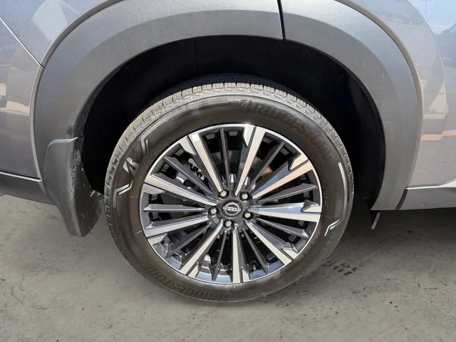 Used 2025 Gray Nissan Platinum image 8
