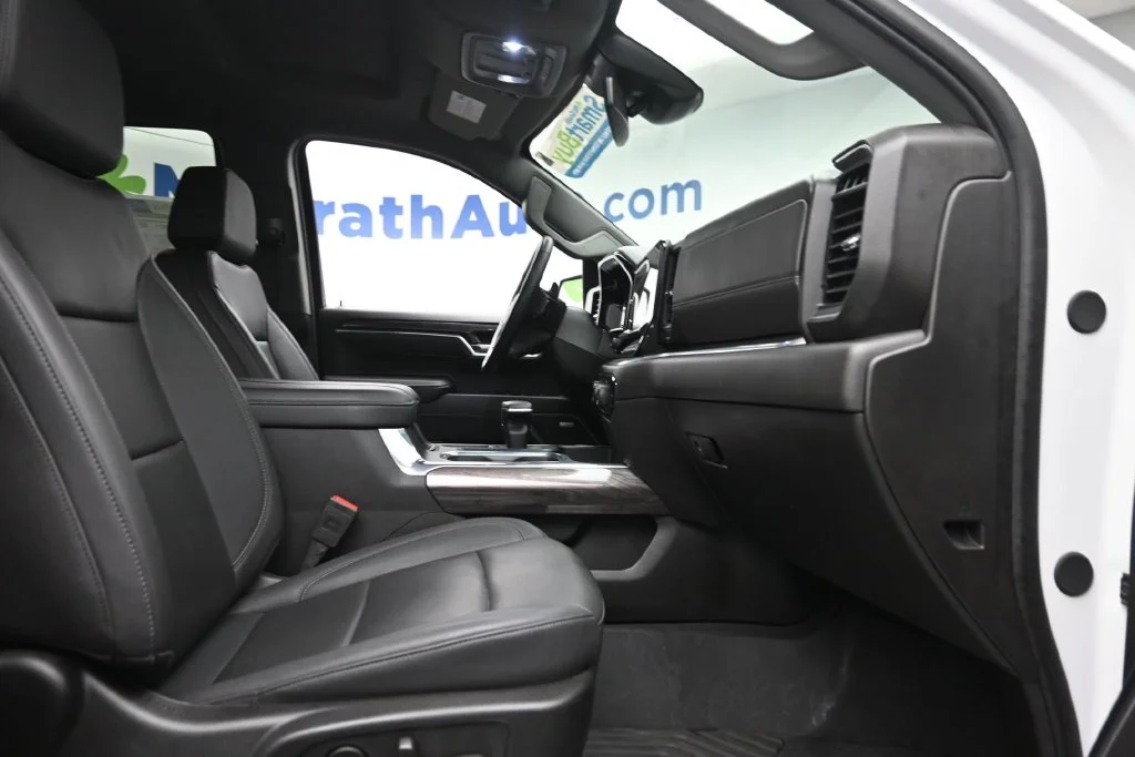 Used 2025 White Chevrolet LTZ image 9