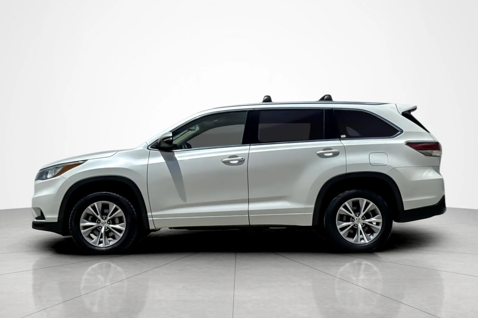 Used 2015 Toyota Highlander XLE with VIN 5TDKKRFH8FS089097 for sale in Signal Hill, CA