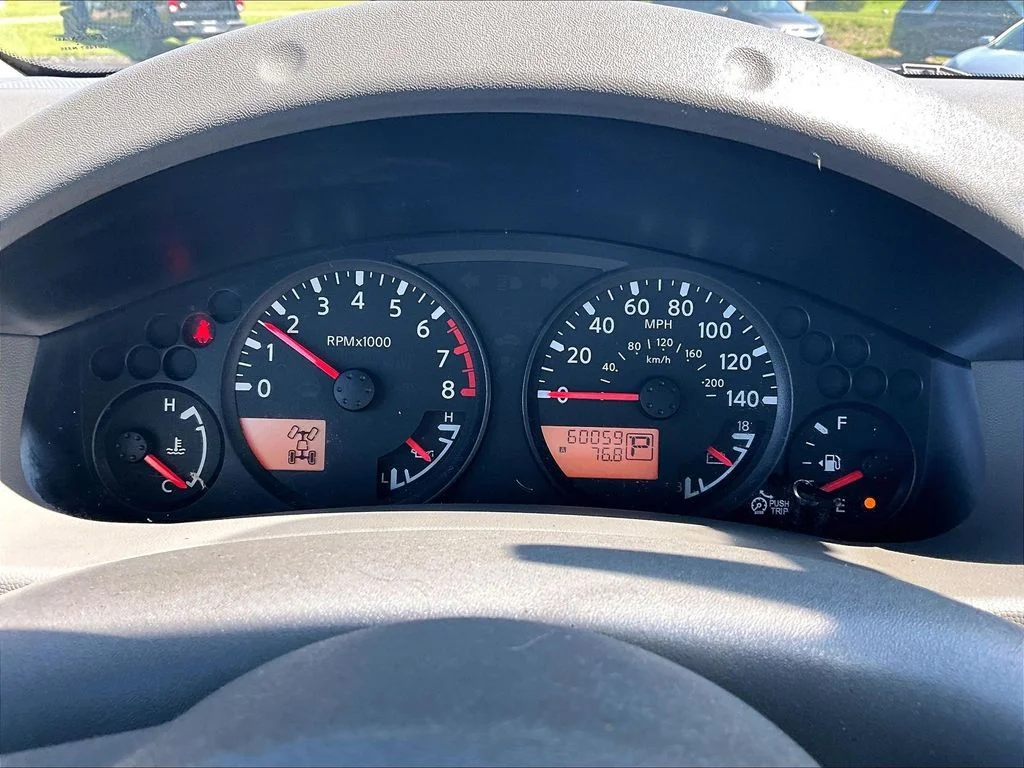 Used 2015 Blue Nissan SV image 21