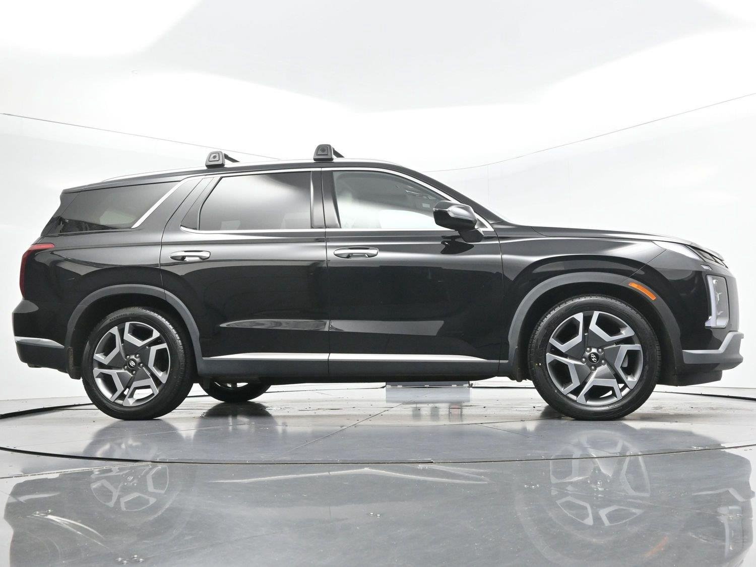 Used 2023 Abyss Black Pearl Hyundai Limited image 60