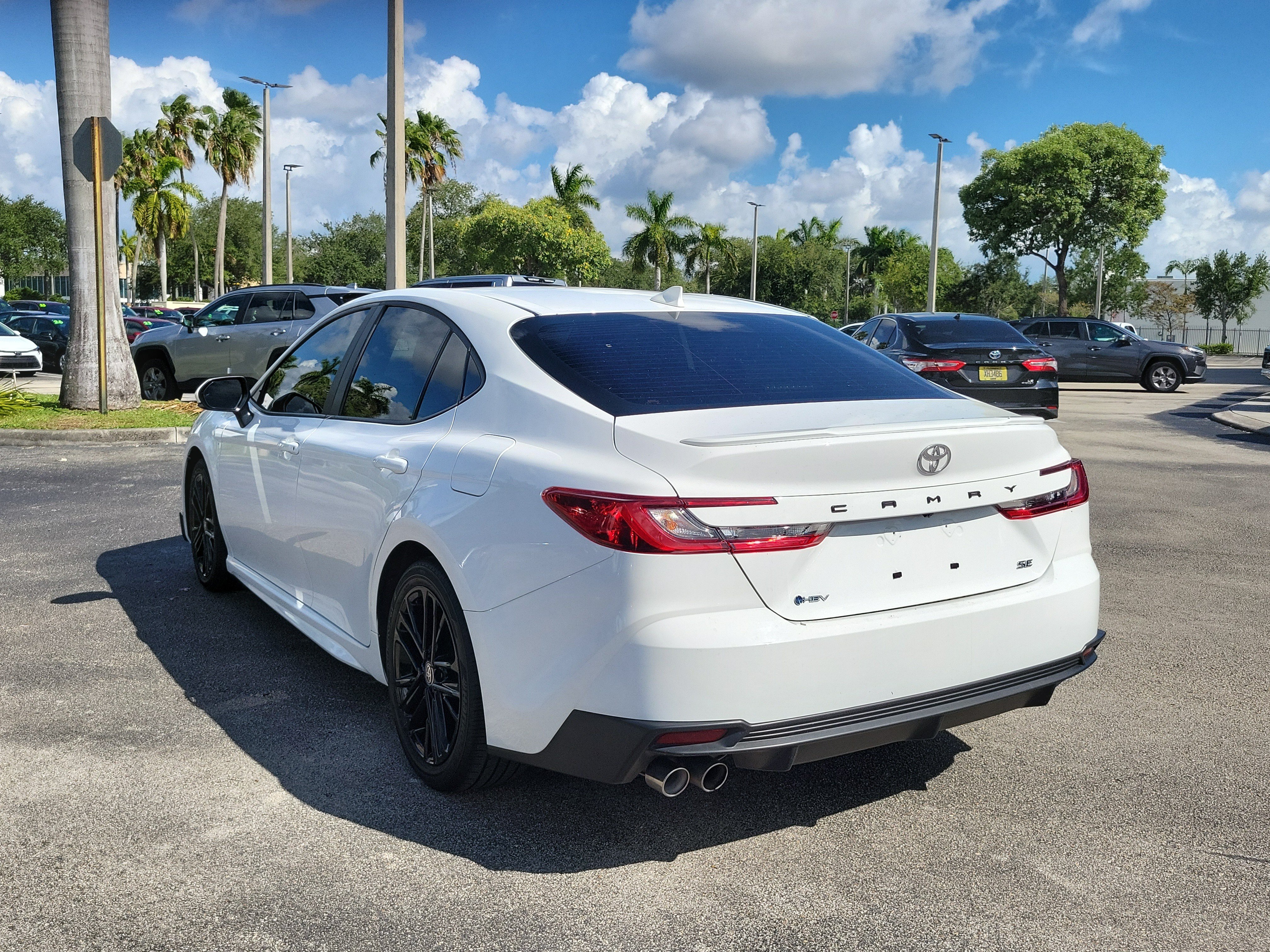 Used 2025 Ice Toyota SE image 7