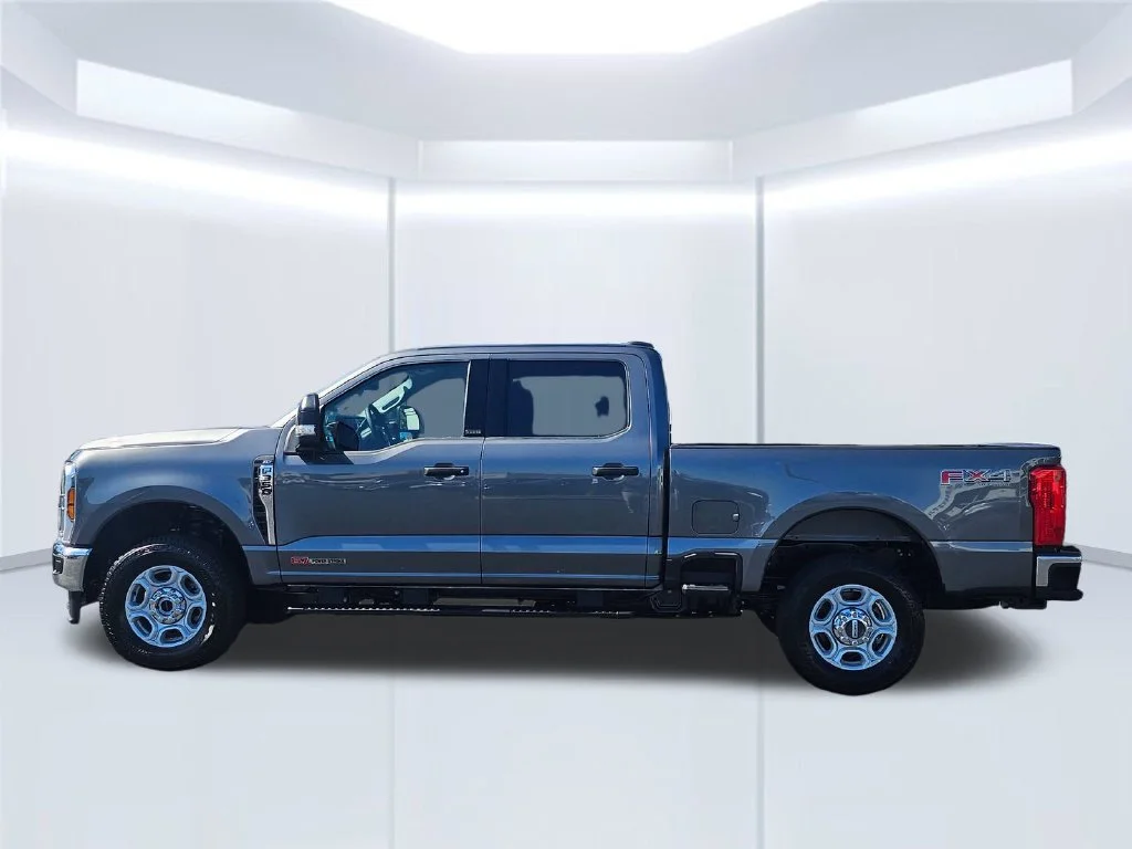 New 2027 Carbonized Gray Metallic Ford F-350® XLT image 18