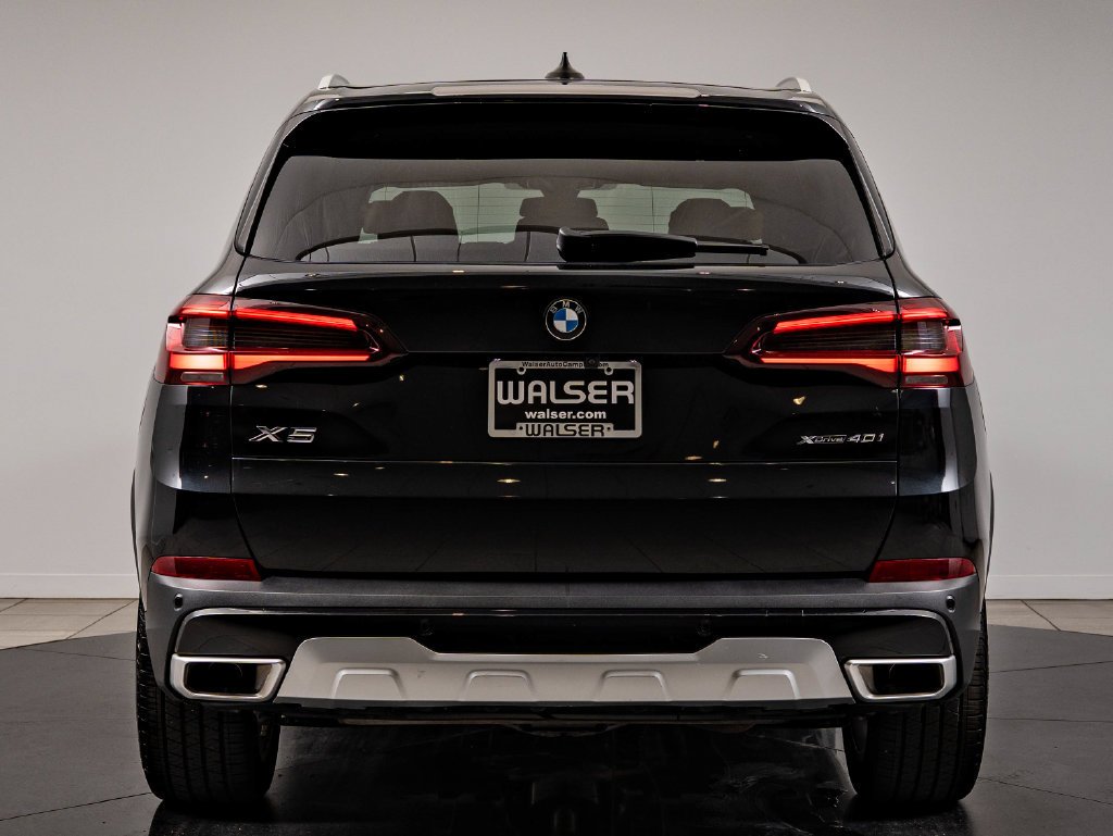 Used 2023 Black Sapphire Metallic BMW xDrive40i image 7