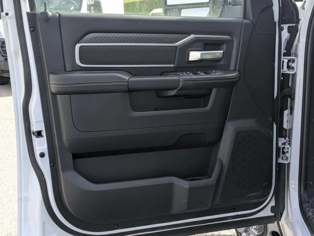 New 2026 White RAM Big Horn - - 6.7L HO Diesel - Max Tow Pkg w/ 5th Wheel Prep - Level 2 Plus Pkg w/ 12 Nav & More! image 12