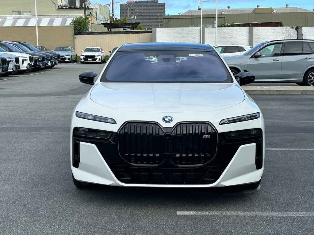 New 2026 Alpine White BMW M70 image 8