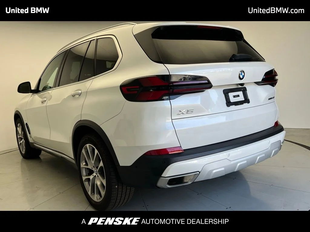 Used 2025 White Metallic BMW xDrive40i image 4