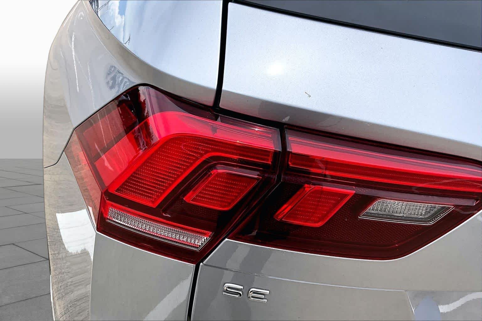 Used 2022 Pyrite Silver Metallic Volkswagen SE image 26
