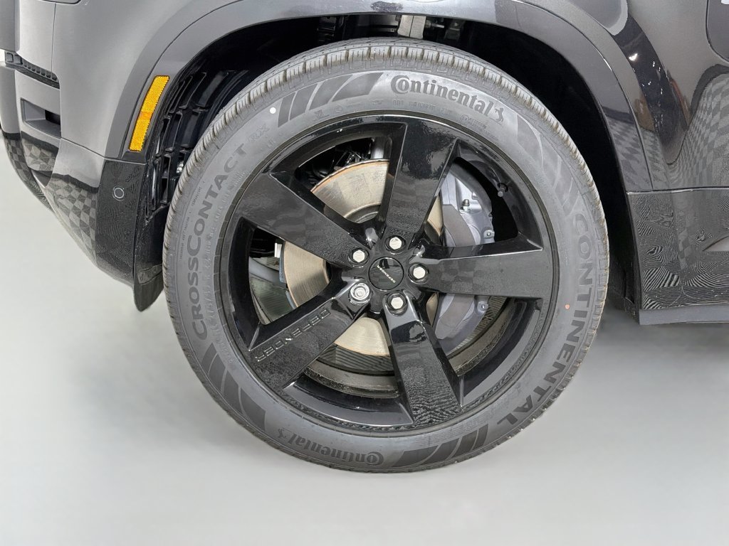 New 2026 Santorini Black Land Rover X-Dynamic SE image 33