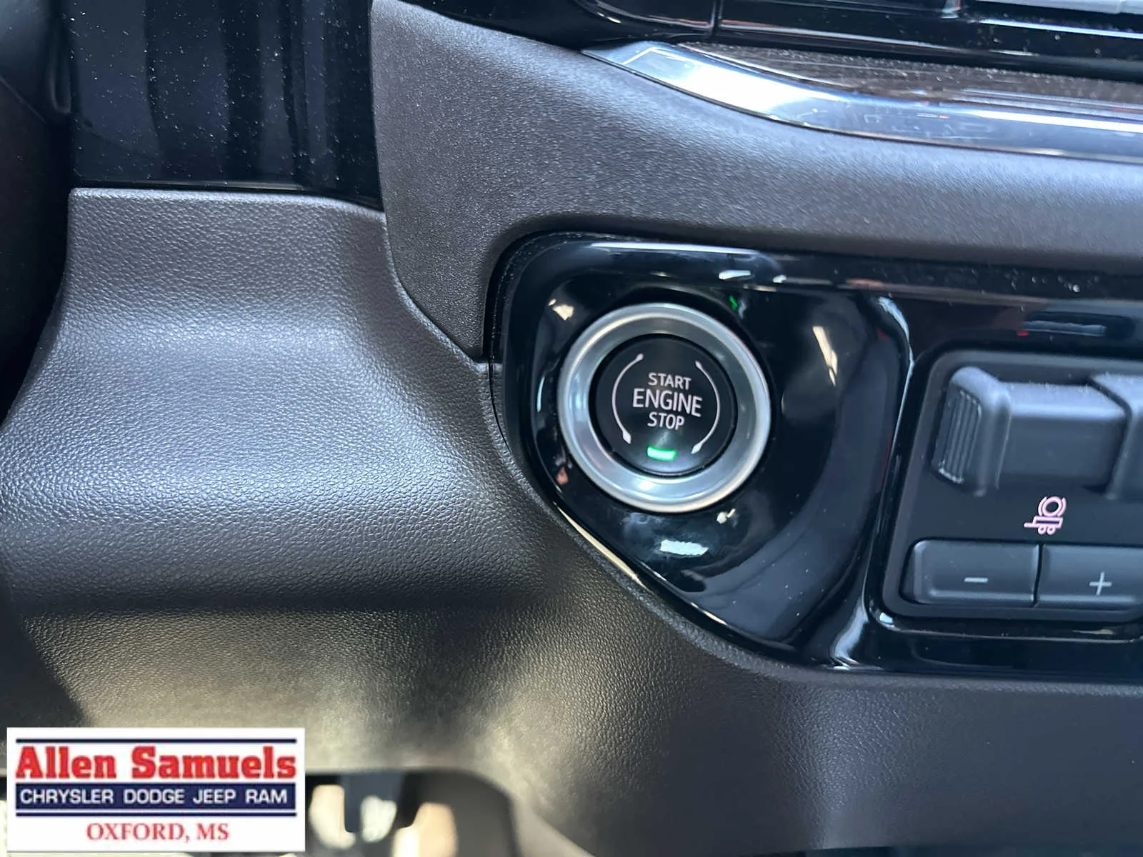 Used 2024 Summit White Chevrolet RST image 27