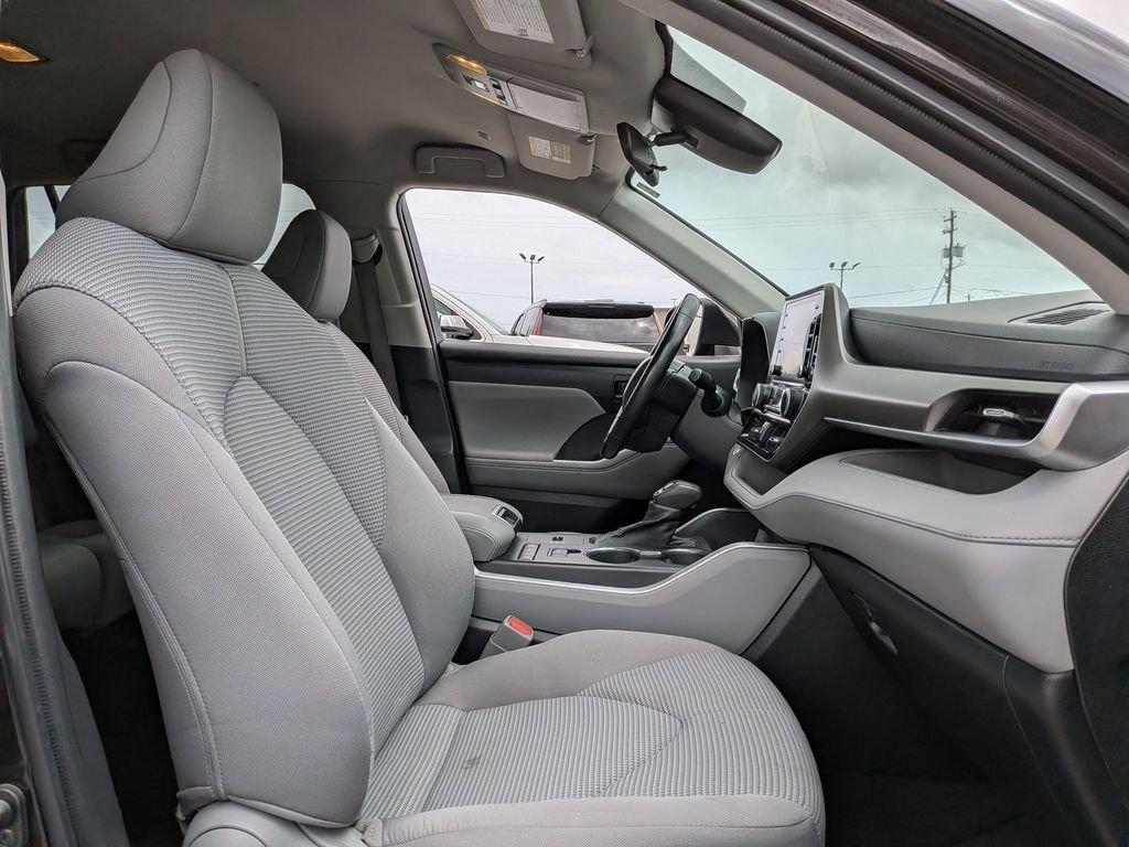 Used 2022 Brown Toyota LE image 27