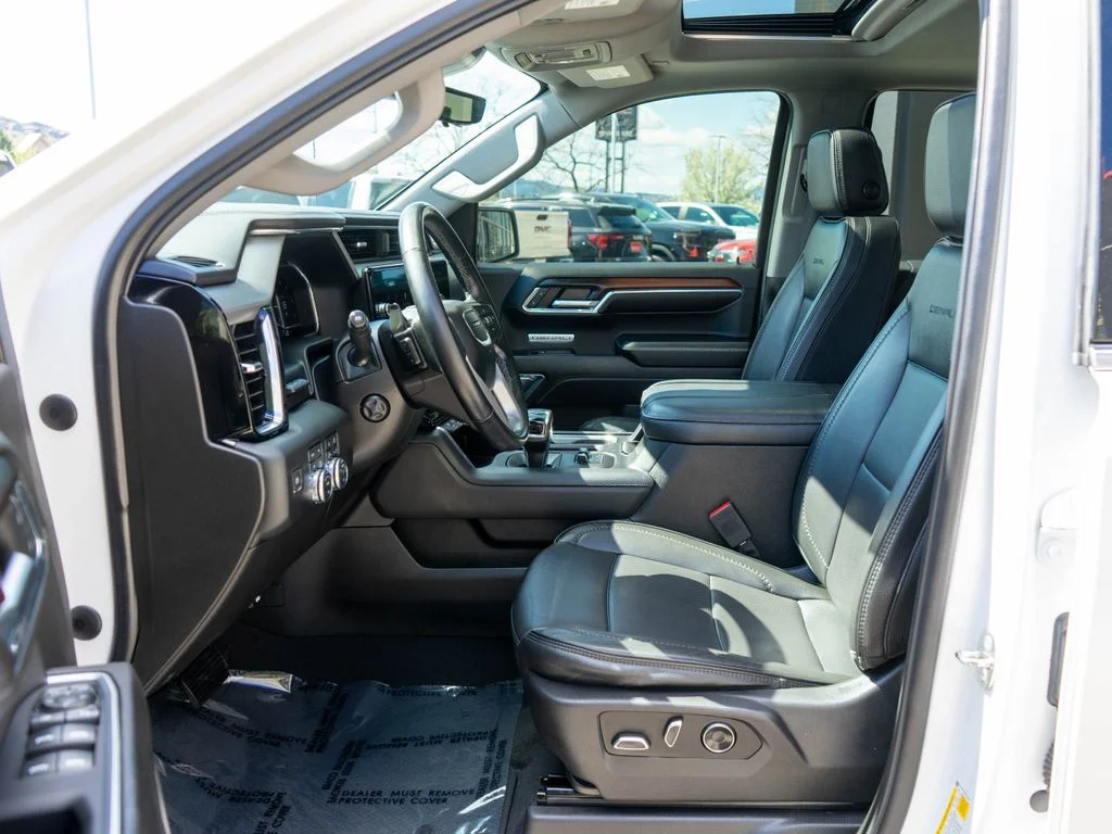 Used 2024 White GMC Denali image 11