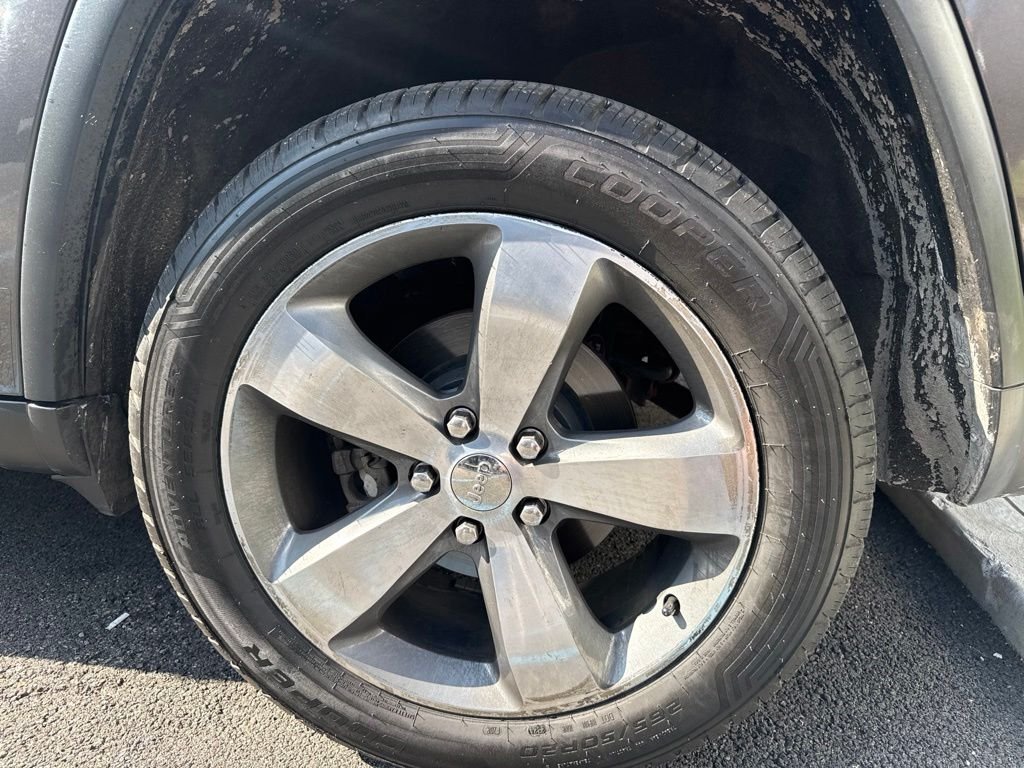 Used 2014 Gray Jeep Limited image 6