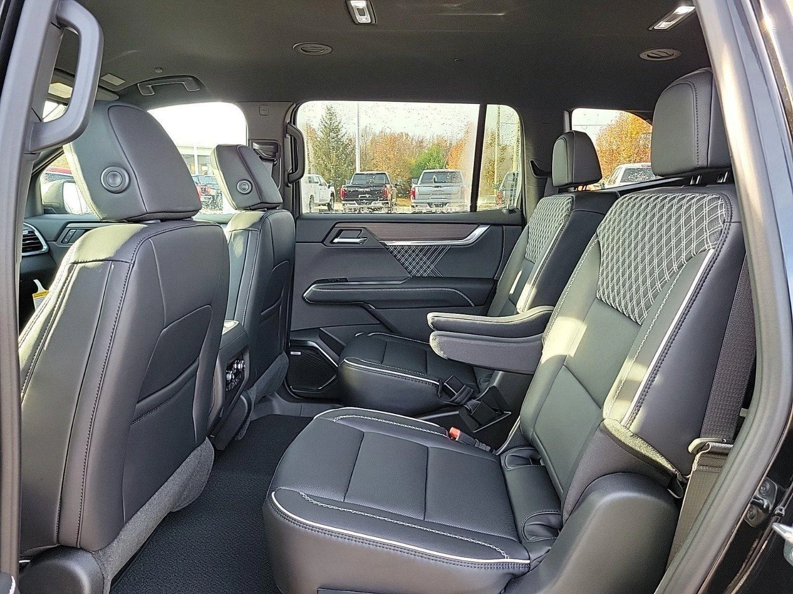 2026 GMC Acadia Denali - Photo 12