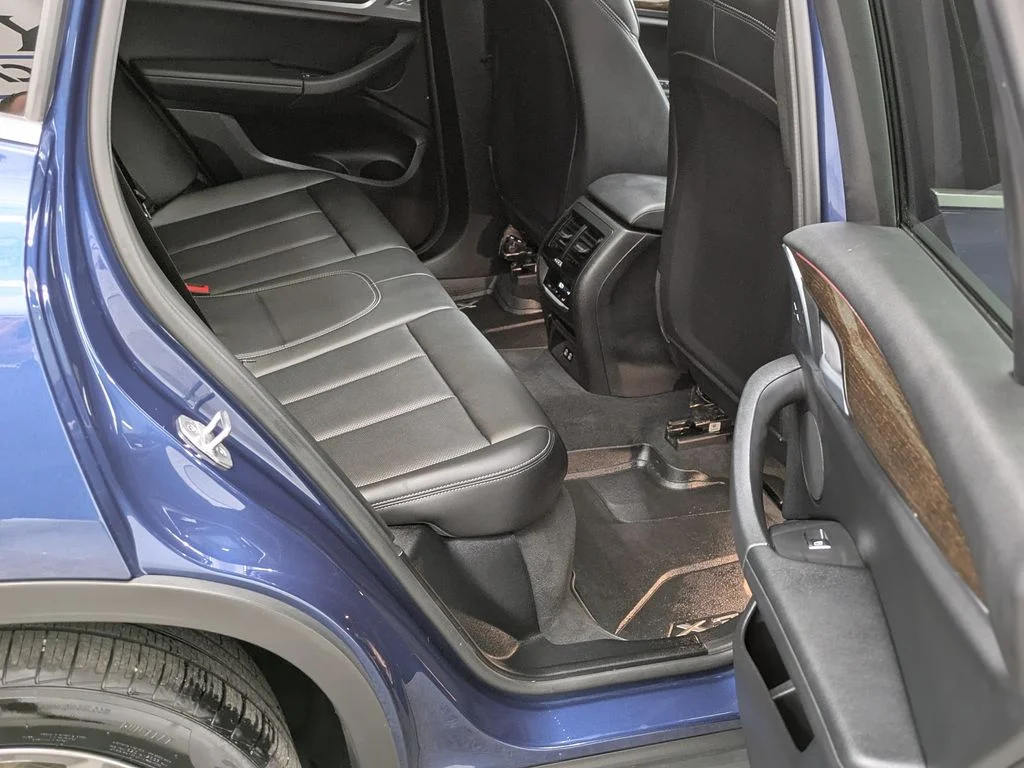 Used 2022 Blue BMW xDrive30i image 31
