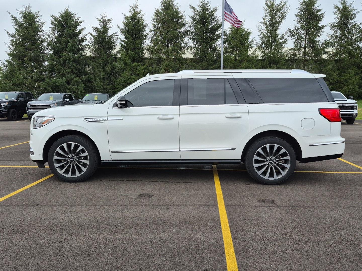 Used 2020 Pristine White Lincoln Reserve image 8