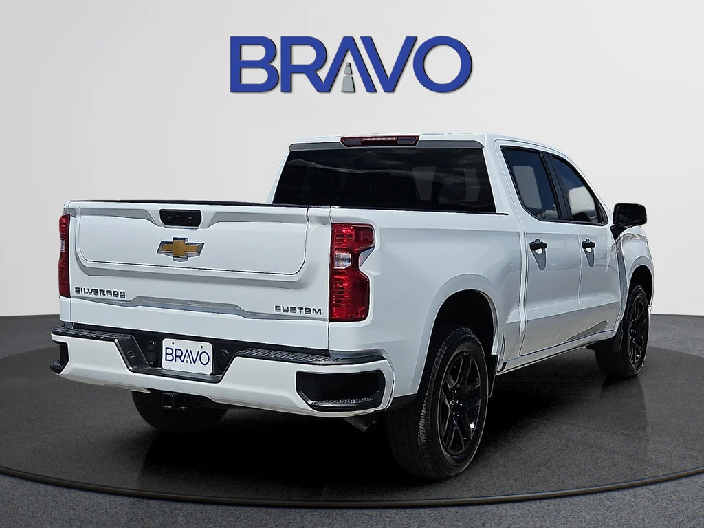 Used 2025 Summit White Chevrolet Custom image 4
