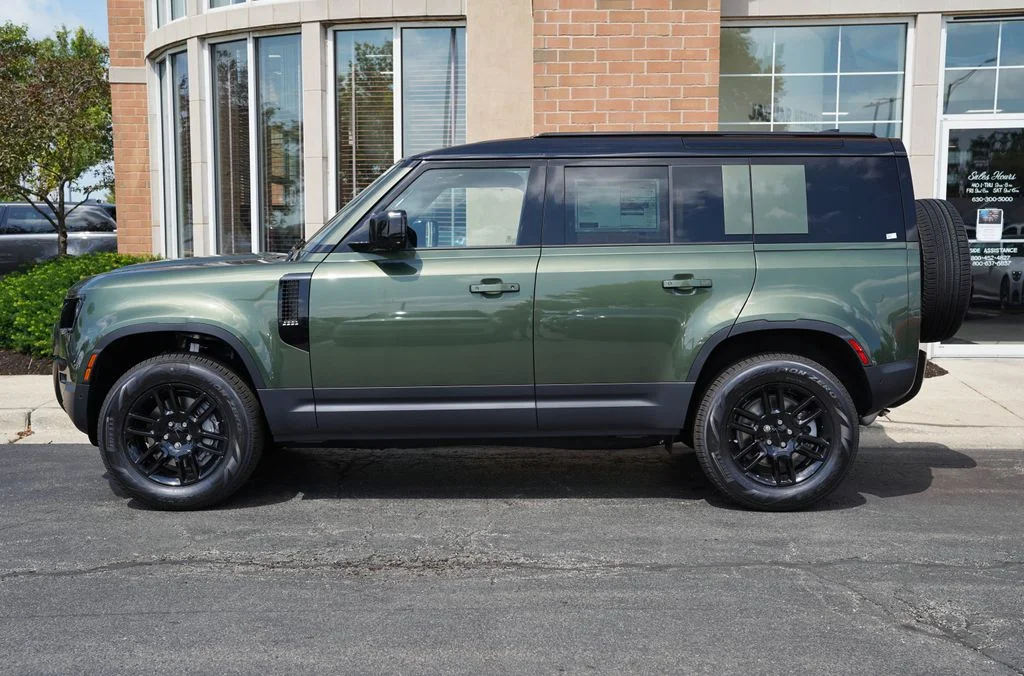 New 2026 Woolstone Green Land Rover S image 2