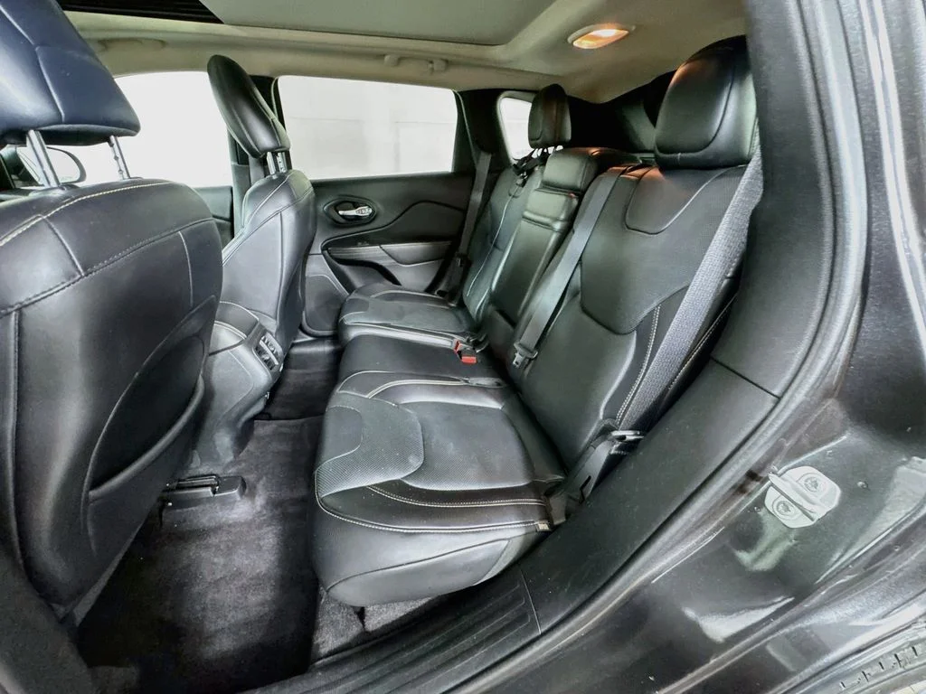 Used 2016 Gray Jeep Limited image 30
