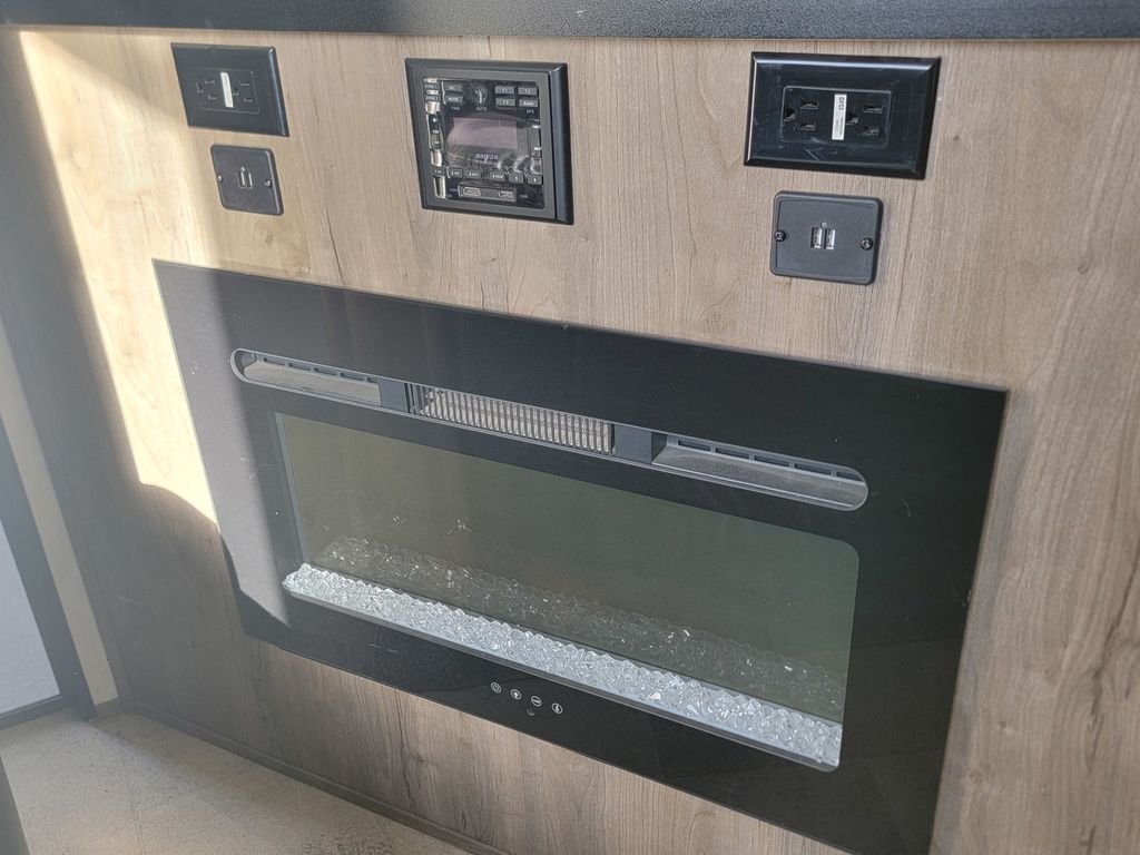 Used 2022  Rogue Toy Hauler image 37