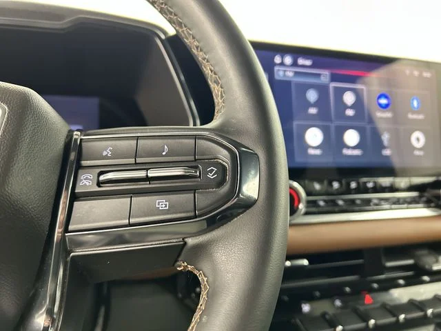 Used 2023  GMC AT4 image 12