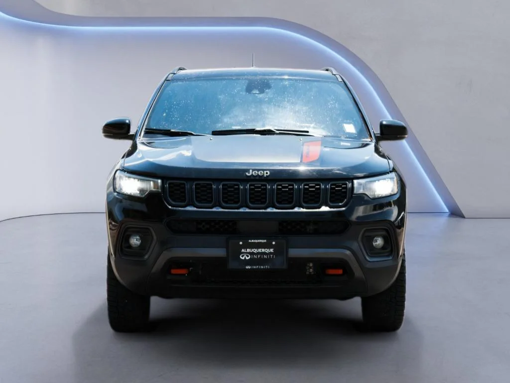 Used 2024  Jeep Trailhawk image 2