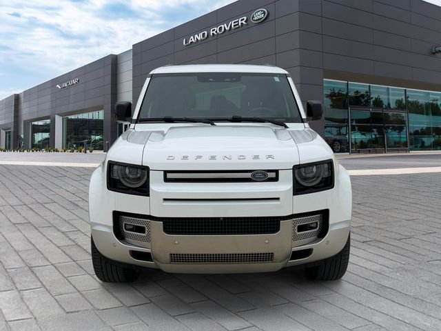 Used 2023 White Land Rover SE image 8