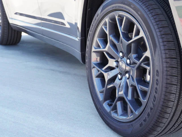 New 2026 Baltic Gray Metallic Clear-Coat Exterior Paint Jeep Summit image 23