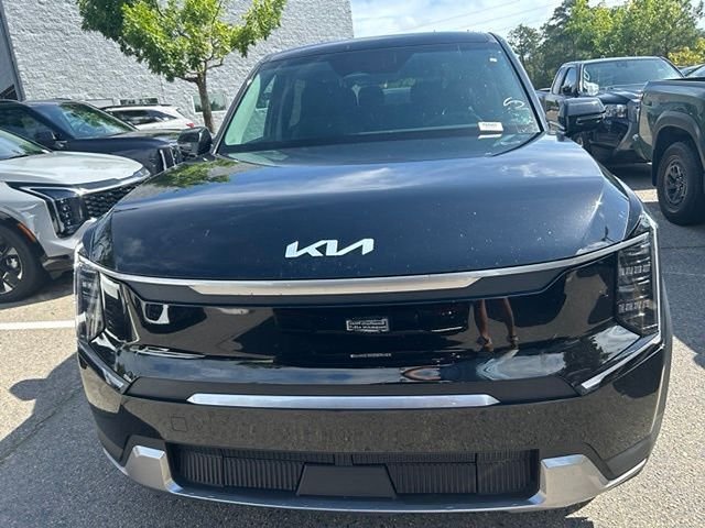 Used 2024 Black Kia Light Long Range image 9
