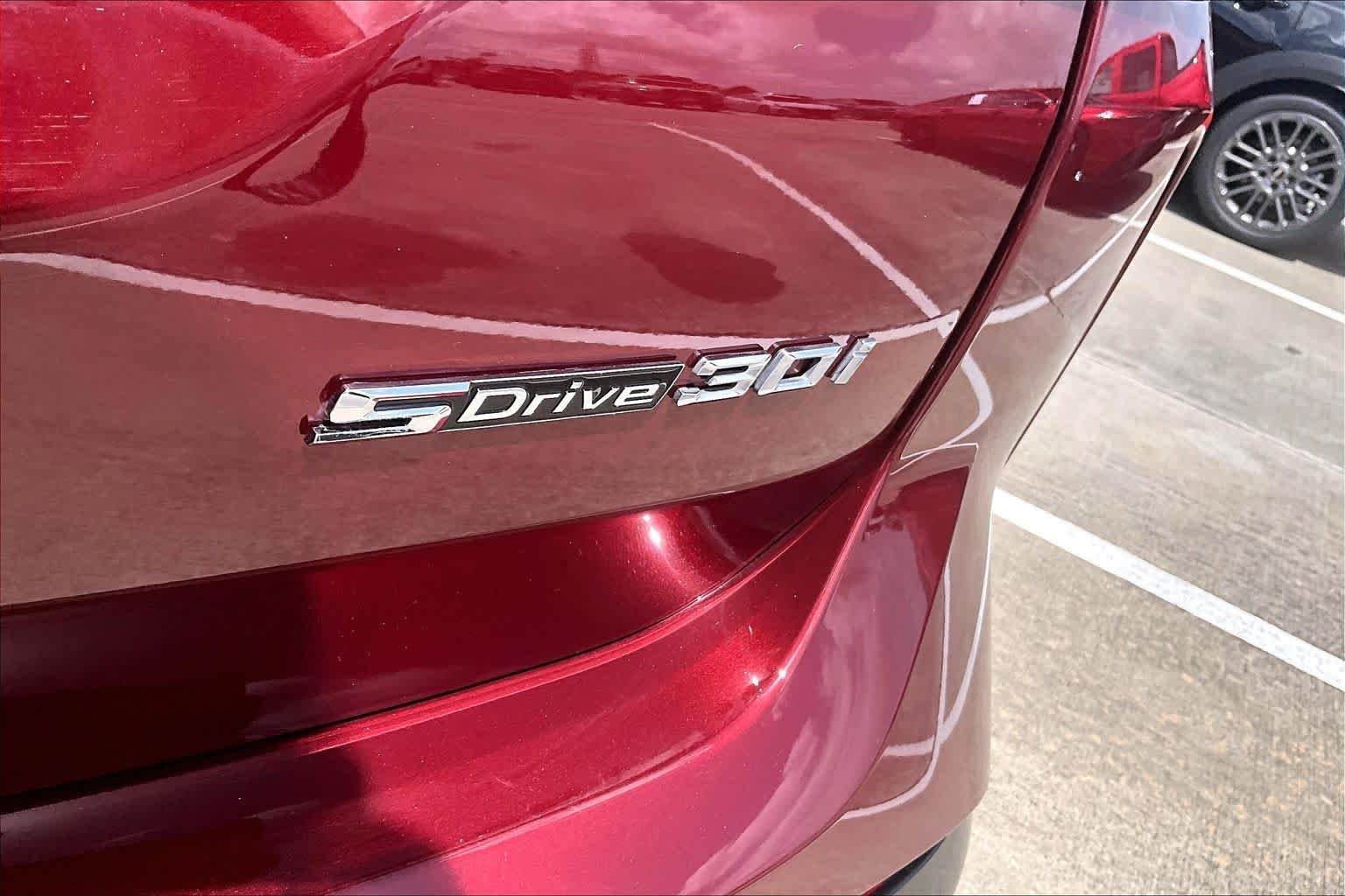 Used 2023 Aventurin Red Metallic BMW sDrive30i image 9
