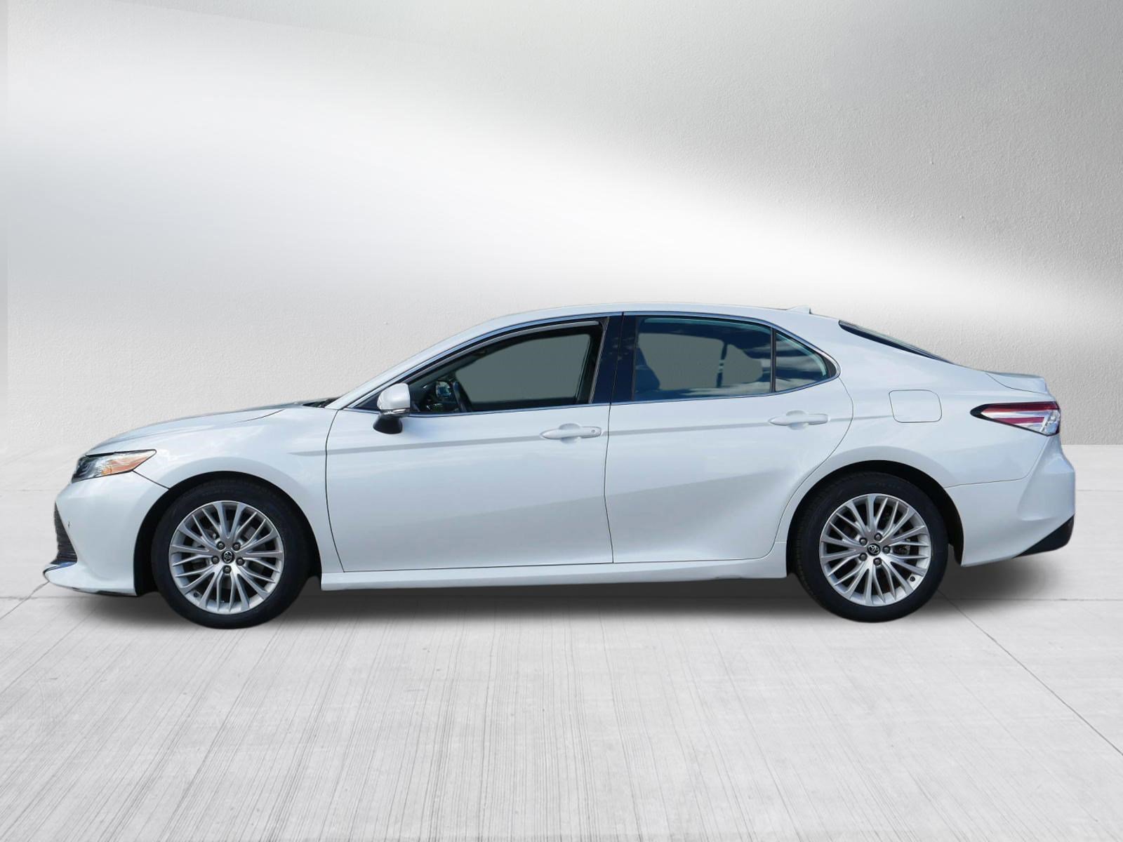 Used 2019 Wind Chill Pearl Toyota XLE image 4