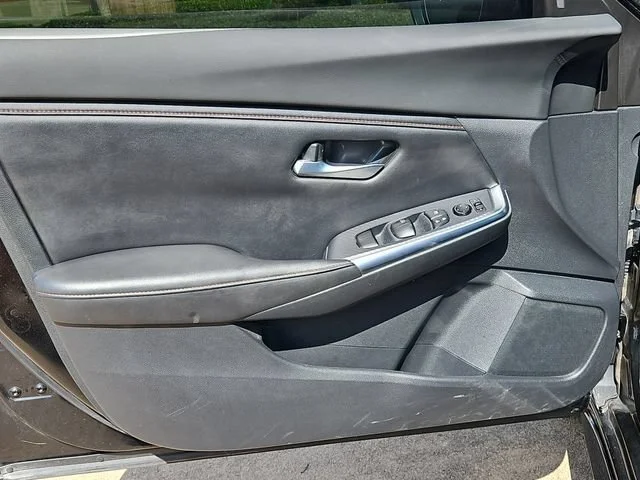 Used 2022  Nissan SR image 17