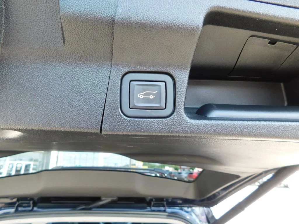 Used 2021 Midnight Blue Metallic GMC AT4 image 25