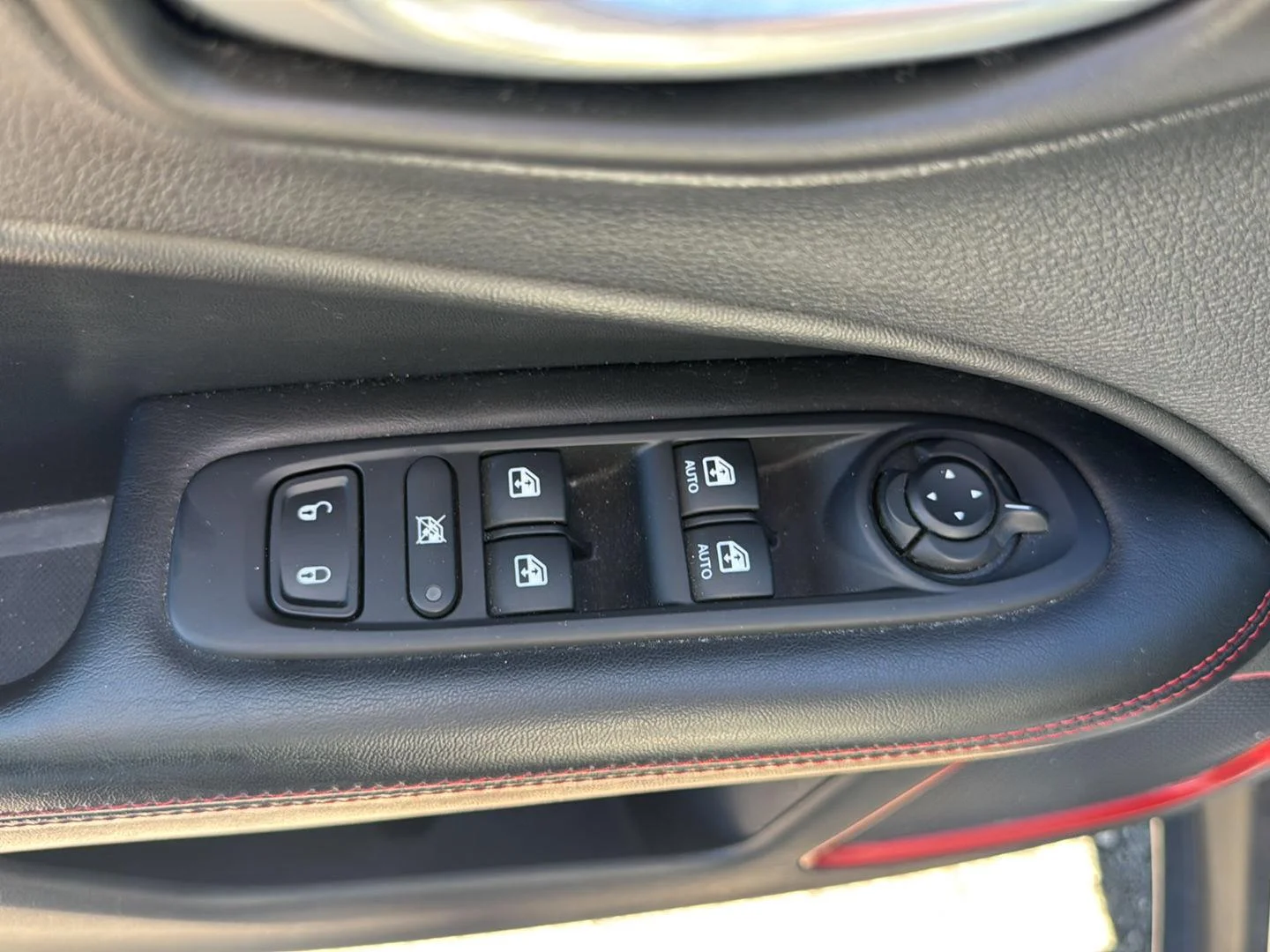 Used 2019 White Clearcoat Jeep Trailhawk image 11